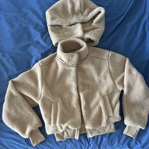 Quince Hooded Sherpa Jacket size S- zip off hood.